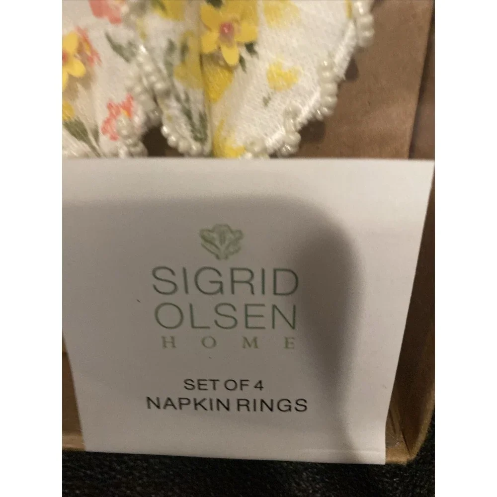 SIGRID OLSEN FLORAL EASTER BUNNY BEADED NAPKIN RINGS NEW!!! Set of 4 CUTE! - Picture 2 of 3